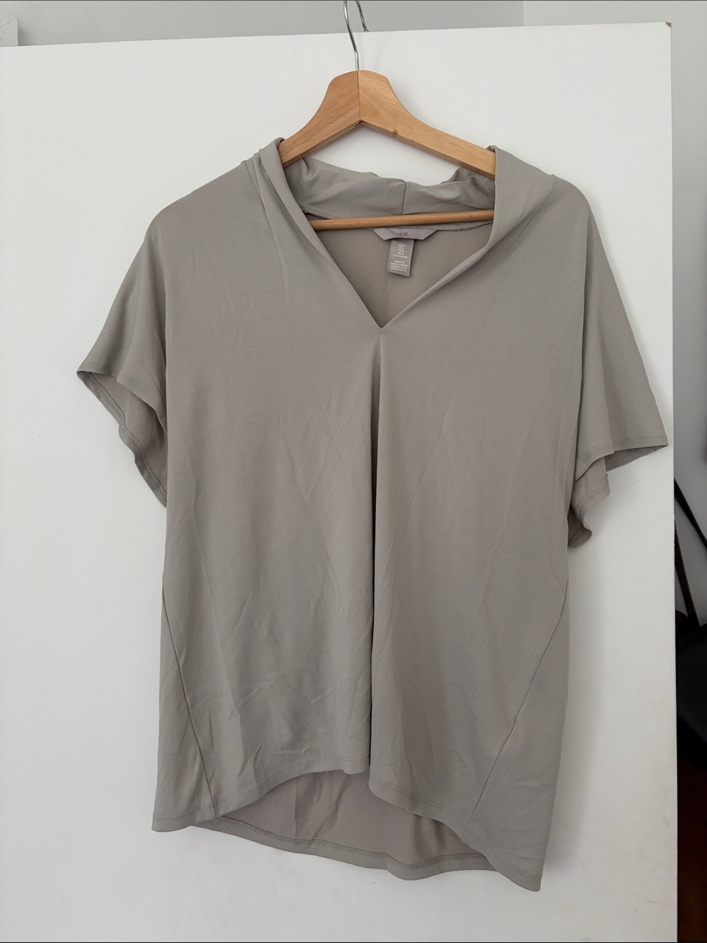 H&M Light Taupe Hooded V-Neck Short Sleeve Tunic
